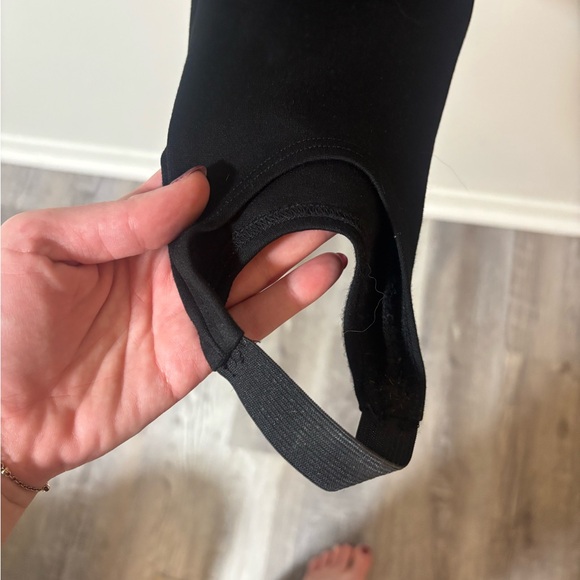 Reformation x Nara Smith Needle stirrup leggings - Picture 7 of 8